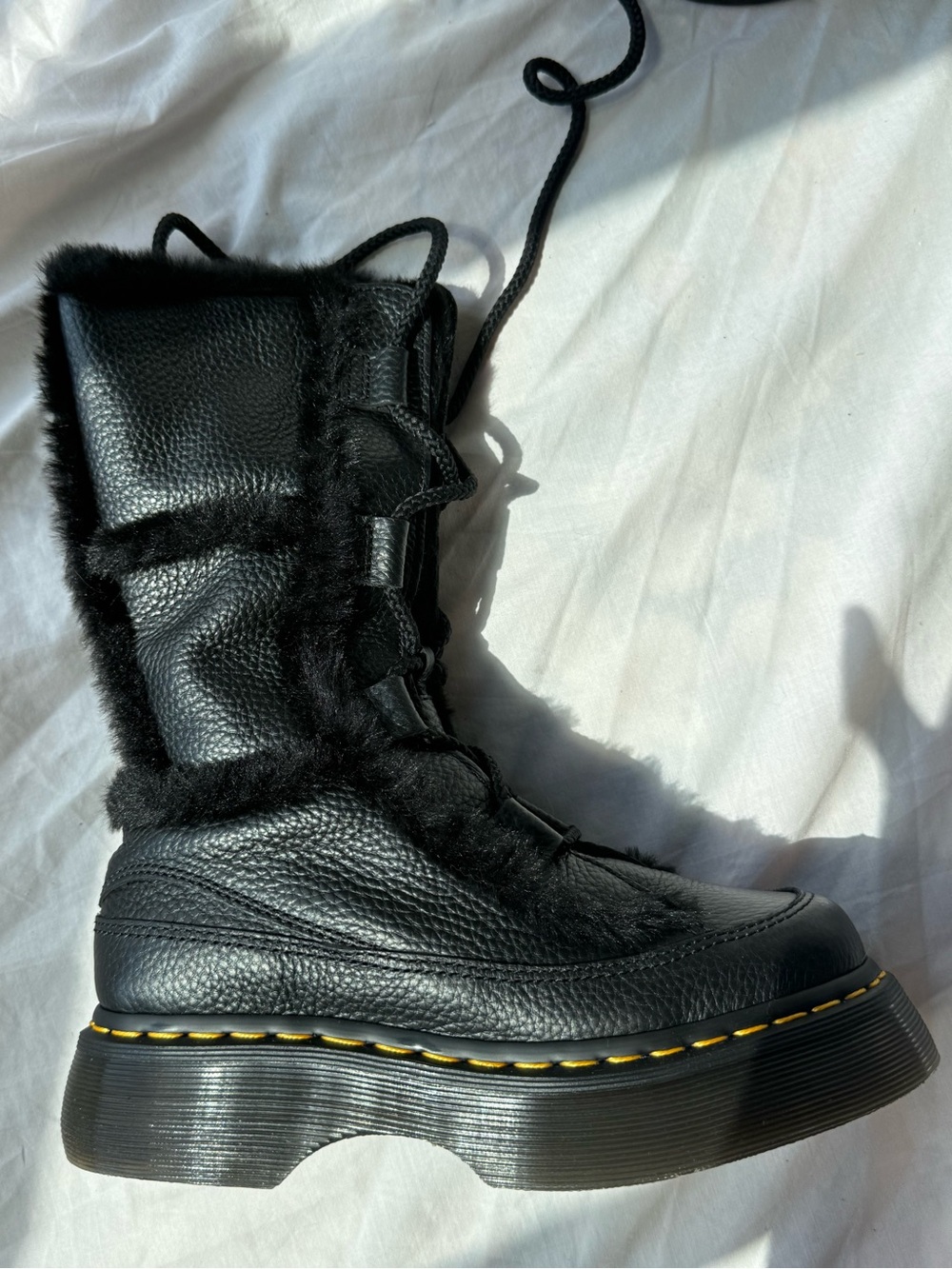 Black Dr. Martens Buzz Grizzly Lace Up Fur Lined boots Size 6 - Picture 3 of 10